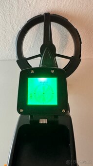 DETEKTOR KOVŮ S LCD DISPLEJEM - 6