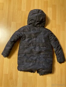Černá teplá zimní bunda - zn. M & S - velikost 128, 7-8 let - 6