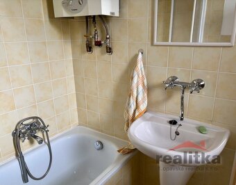 Prodej velkého bytu 3+1, 73m2, s balkónem, zahradou a parkov - 6