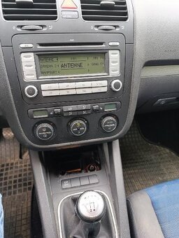 VW Golf 5 1,6 75 KW - 6