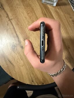 iPhone SE 2020 (64 GB) - 6