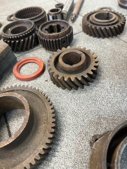 Nahradní díly Tatra 87 - 6