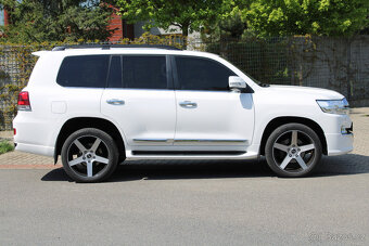 Toyota Land Cruiser 200 4.5 D4-D V8 / 69.850 km / 183kW - 6