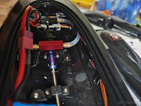 Závodní RC loď Brushless 60km/h pc5.500,- - 6