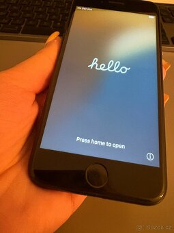 Prodám iPhone SE 2020 64 GB - 6