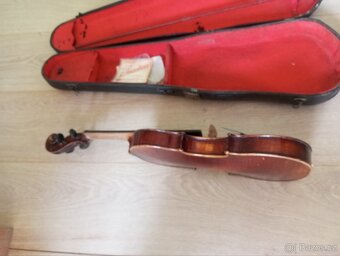Housle3/4 - 6