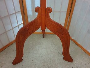 Dřevěný stojan/věšák - 6