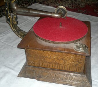 starožitný gramofon s troubou a na kliku - 6
