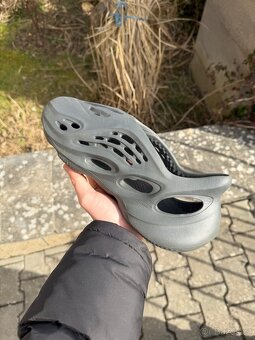 Adidas Yeezy Foam RNR Carbon - 6