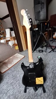 El. kytara Fender squier + pickguard - 6