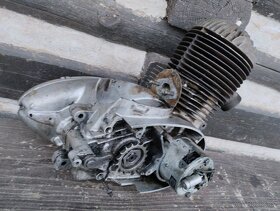 Jawa-ČZ 250 - 353 kývačka - motor - 6