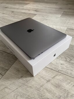 MacBook Pro 13" (2022) – M2 / 8GB RAM / 256GB SSD / 88% - 6