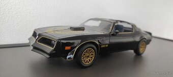 Modely aut 1/24 - Greenlight - 6