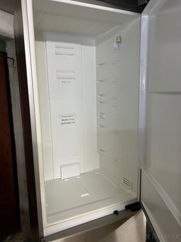 PRODÁM skelet lednice Bosch KGN39A73 No frost - 6