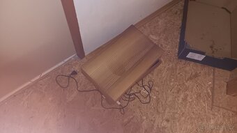 Starý gramofon TESLA - 6