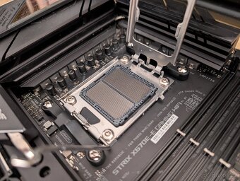 NEFUNKČNÍ ASUS ROG Strix X670E-E Gaming WIFI AM5 - 6