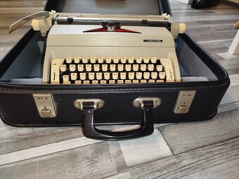 Psací stroj CONSUL - 6