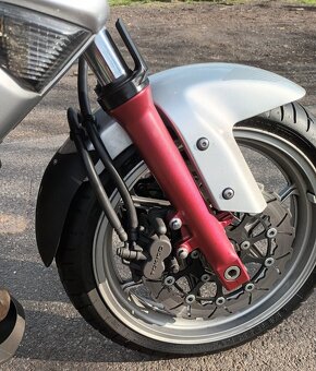 Kawasaki ER6 - 6