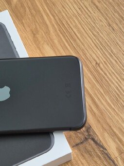 iPhone 11 128gb kapacita baterie 94% - 6