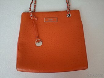 NOVÁ ZNAČKOVÁ KOŽENÁ CROSSBODY KABELKA, zn. DKNY - 6