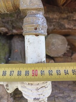 Stará, kovová mřížka s mosaznými prvky - 6