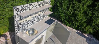Dřevěná kuchyňka s velkým množstvím příslušenství - 6