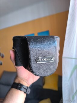 Krásný fotoaparát na film Yashica Electro 35 GTN (černá) - 6