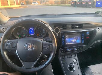 toyota auris hybrid - 6