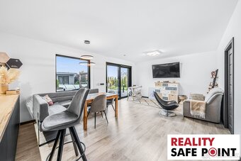 Prodej rodinného domu, 4+kk (91,3 m2) a 3+kk (65,6 m2) - Let - 6
