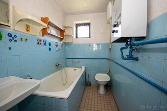 Prodej prostorného rodinného domu s dvěma byty a zahradou - 6