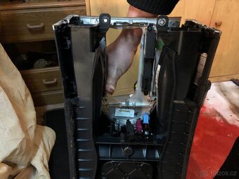 Mercedes e klassse w211 Středový tunel - 6