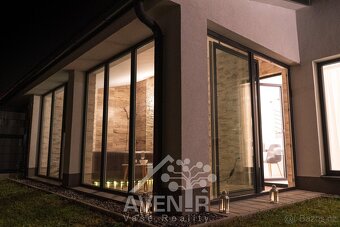 Prodej moderních rodinných domů ve výstavbě v klidném prostř - 6