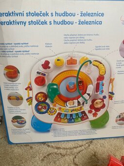 Interaktivni stolecek s masinkou - 6