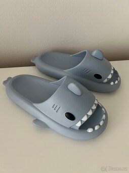 Comfyfins Shark slide Pantofle, žabky - 6