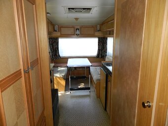 Dvouosý karavan Tabbert s přídavnou střechou - 6