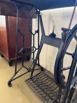 Starožitný šicí stroj Bobbin - 6