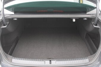 Volkswagen Passat 2.0 TDI 110kW DSG SERVIS.KN ČR (2018) - 6