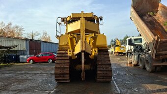 CAT D8T - 6