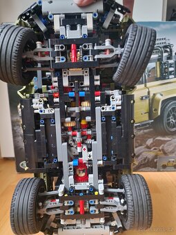 42110 Land Rover Defender - 6