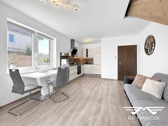 Prodej bytu 3+kk, ~73 m2 se zahradou ~317m2 a 4x stáním pro - 6