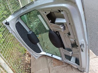 Skoda Roomster - páté dveře, viko kufru, zadní světlo - 6