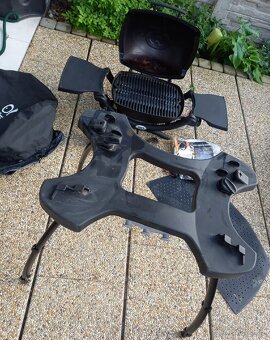 Gril Weber Q1200 vč. podstavce, bomb a grilovacího náčiní - 6
