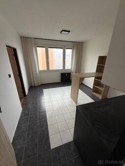 Pronájem bytu ve Volarech 1+1 s balkonem - 6