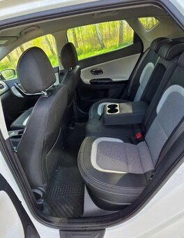 Kia Ceed 1.6 GDI DCT Platinum Edition - 6