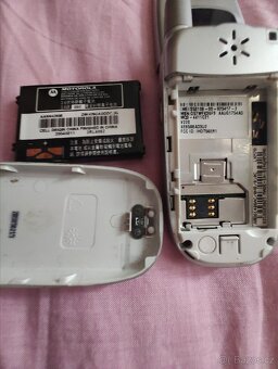 Motorola v220 zánovní - 6