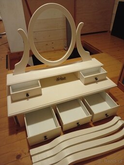 Kosmetický stolek - 6