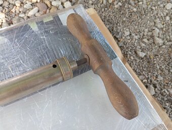 Prodám mosaznou pumpu s 1 čsr, džberovka, originál - 6