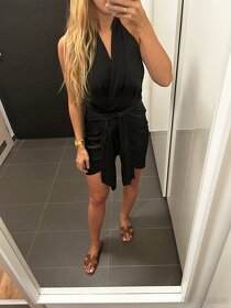 Nove cerne leskle saty s holymi zady - 6