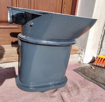 Starožitný záchod WC LITINA , bunkr - 6