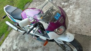 Yamaha FZR1000 - 6